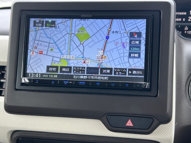 お出かけの際に安心のナビ付です☆バックカメラ機能で駐車もスムーズに行えます。