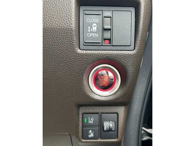 運転席操作部スイッチの画像です。