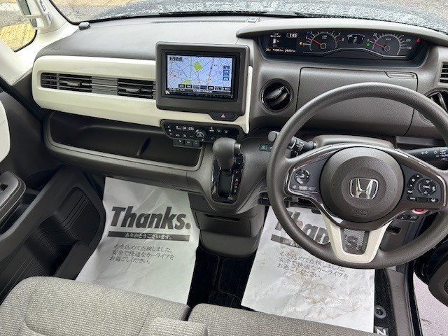 【HondaSENSING】衝突を予測してブレーキをかけたり、前のクルマとちょうどいい距離でついていったりできる多彩な安心・快適機能を搭載した先進の安全運転支援システムです。