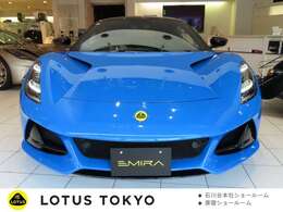ボディカラーはセネカブルー×フルブラックパック。インテリアカラーはブラックアルカンタラxイエローステッチ