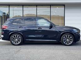 地域最大級の展示台数！お気に入りのお車があれば、ぜひステアリングを手にしてください。稀少モデルも鋭意取り揃え、幅広いニーズにお応え致します。スタッフ一同皆様のご来店を心よりお待ち申し上げます。