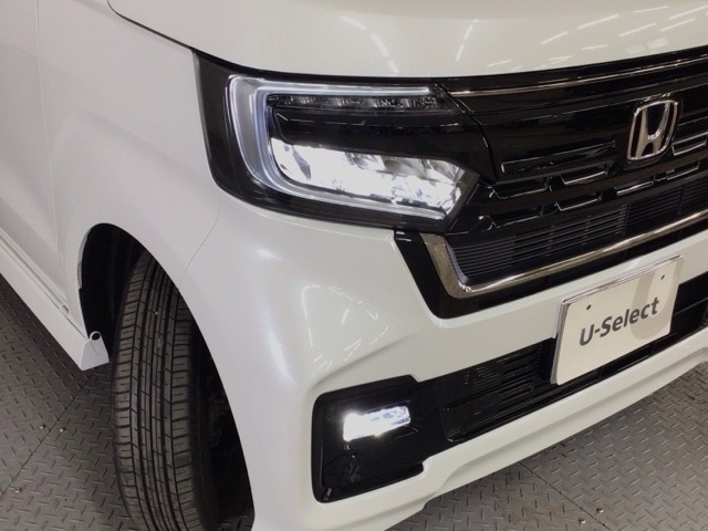 【LEDヘッドライト】ディスチャージヘッドライト（HID）と同等の明るさで、夜道や雨天走行が明るく視界良好！！　フォグライトも装備で、安心感さらにUPです♪安心ドライブを楽しんで下さい♪