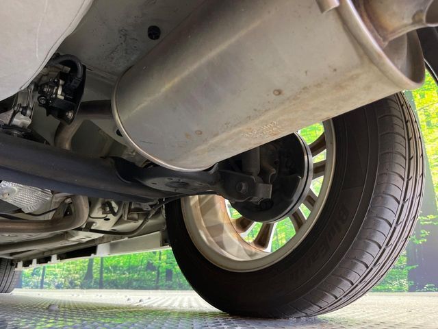 お車を安心してお乗りいただく為には、足回りの定期点検が欠かせません。サービスサポート（有償保証）では無料点検もご提供しており、安心のカーライフをお過ごしいただけるサポート体制が整っています。