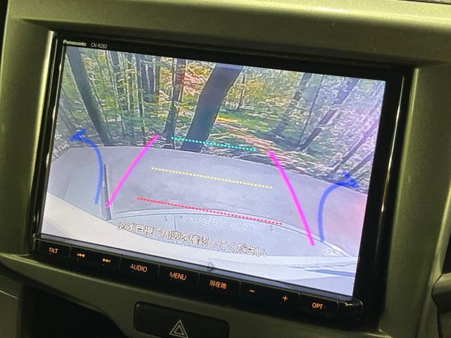 【バックカメラ】駐車時に後方がリアルタイム映像で確認できます。大型商業施設や立体駐車場での駐車時や、夜間のバック時に大活躍！運転スキルに関わらず、今や必須となった装備のひとつです！