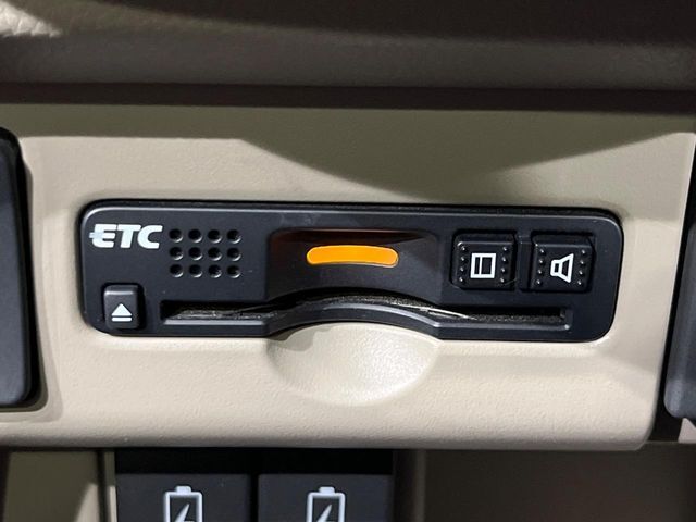 【ETC】高速道路の料金所をストレスなく通過！話題のスポットやサービスエリアに多い「スマートIC」利用時は必須のアイテムです。当店でセットアップを実施、ご納車当日からすぐにご利用いただけます！