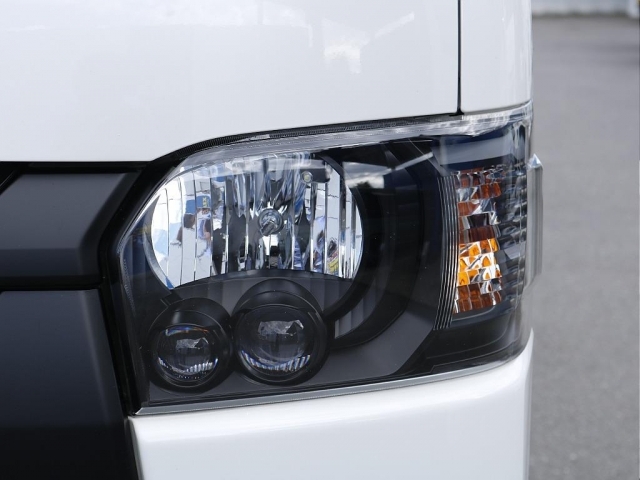 インナーブラック塗装済み☆他のハイエースと一線を画しております☆