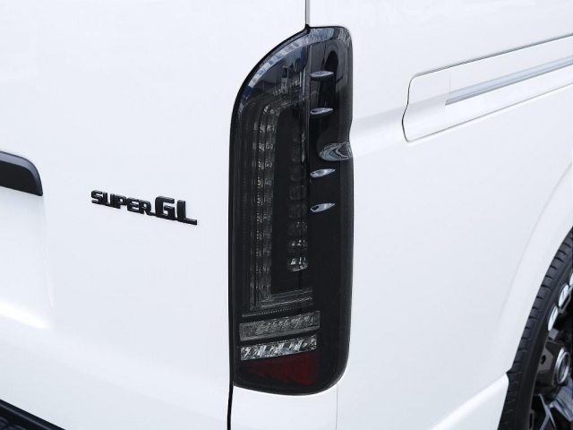 新品プレステージテールランプを装備☆流れるシーケンシャルウィンカーにLEDライトで視認性もアップしております☆