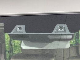 【スズキ　セーフティサポート】走行中に前方の車両等を認識し、衝突しそうな時は警報とブレーキで衝突回避と被害軽減をアシスト。より安全にドライブをお楽しみいただけます。