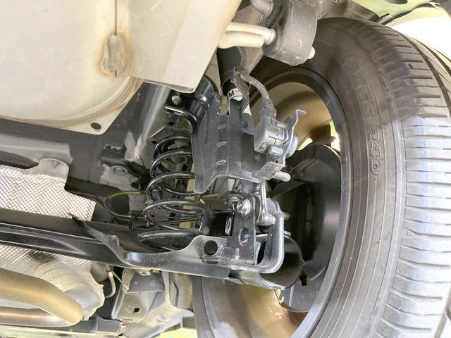お車を安心してお乗りいただく為には、足回りの定期点検が欠かせません。サービスサポート（有償保証）では無料点検もご提供しており、安心のカーライフをお過ごしいただけるサポート体制が整っています。