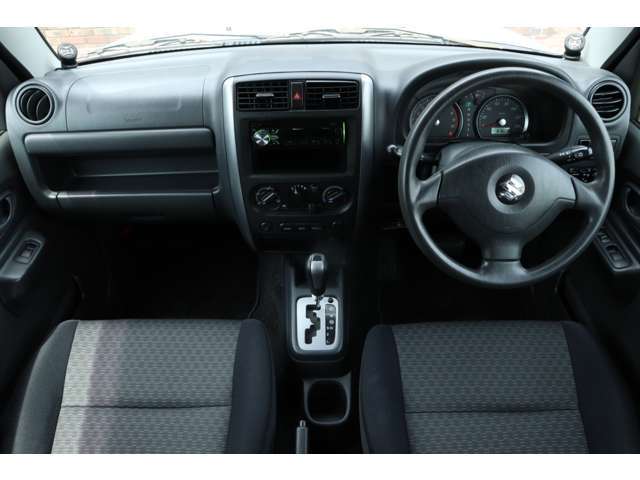 すっきりとしたダッシュボード回り！フロントビューの視界も良くて運転しやすいですよ♪