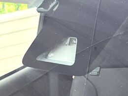 【トヨタセーフティセンス】走行中に前方の車両等を認識し、衝突しそうな時は警報とブレーキで衝突回避と被害軽減をアシスト。より安全にドライブをお楽しみいただけます。