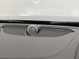 【Bowers　＆　Wilkins】ボルボの上級プレミアムオーディオ。車内空間という特殊な環境に100年以上の伝統を持つイェーテボリ交響楽団の音響を再現した「コンサートモード」を搭載。