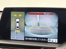 【パノラミックビューモニター】専用のカメラにより、上から見下ろしたような視点で360度クルマの周囲を確認することができます☆死角部分も確認しやすく、狭い場所での切り返しや駐車もスムーズに行えます。