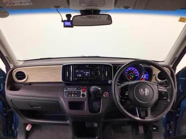 【前方視界】開放的な前方視界！運転がしやすく疲れにくいです♪窓が大きく、見通しがとっても良いおクルマですよ♪