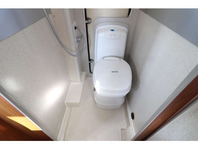・カセットトイレ　・温水ボイラー　・シャワー