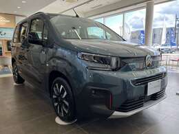 北海道最大級の輸入車専門大型展示場　常時120台を超えるお車をご覧いただけます。展示場に無いお車も全国よりお探しいたします。