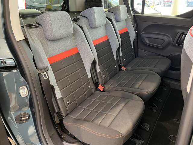 内装クリーニングも施しております。内装の綺麗なお車は気持ちが良くオススメさせていただく1つのポイントになっております。