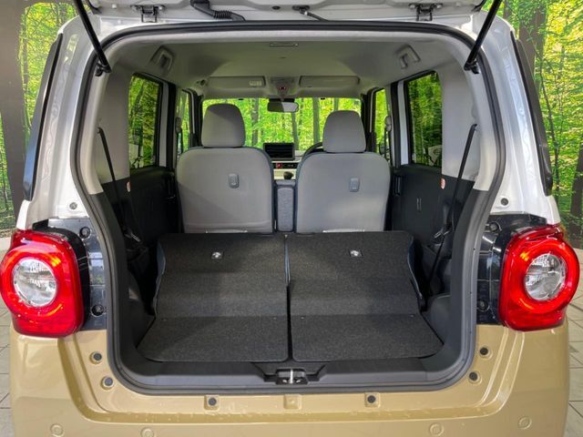 後席を格納すると、これだけの広さが！シーンに合わせたシートアレンジで、大きな荷物も積むことが出来ます♪