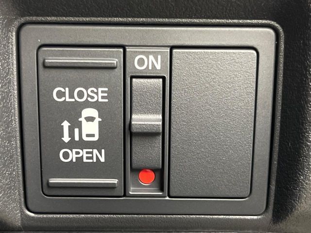 【パワースライドドア】スマートキーや運転席のスイッチでスライドドアの開閉が可能♪電動だから力を入れてドアを開ける必要が無く、小さいお子様でも、重い荷物を持っている時もラクに開け閉めできます♪