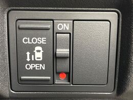 【パワースライドドア】スマートキーや運転席のスイッチでスライドドアの開閉が可能♪電動だから力を入れてドアを開ける必要が無く、小さいお子様でも、重い荷物を持っている時もラクに開け閉めできます♪