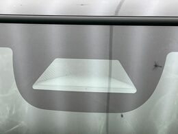 【ホンダセンシング】走行中に前方の車両等を認識し、衝突しそうな時は警報とブレーキで衝突回避と被害軽減をアシスト。より安全にドライブをお楽しみいただけます。
