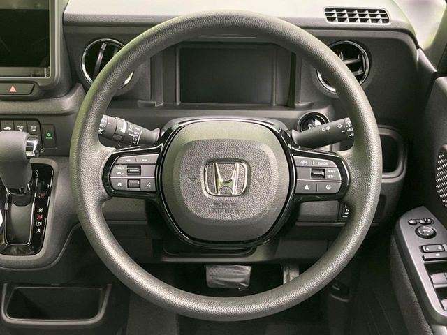 【ステアリングスイッチ】運転中、前方から目線をそらすことなく、オーディオ等の操作が可能な便利機能！安心＆快適なドライブを演出してくれます♪