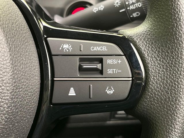【アダプティブクルーズコントロール】高速道路での長距離走行が楽に！！自動で速度を保つクルーズコントロールが、衝突軽減システムと連携し、前方の車両を感知して車間を保つように速度調節してくれます！！
