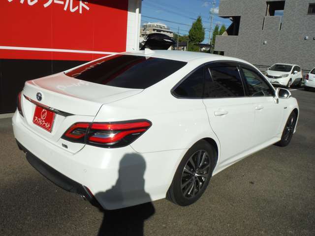 自社板金工場もございますのでお値打ちに修理しております。