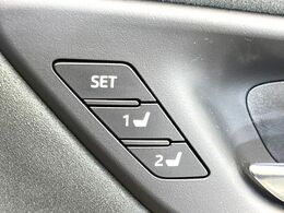 【メモリー機能付きパワーシート】ドライバーごとに設定したシート位置を記憶して、ボタン一つで切り替えできる便利な機能！運転する方が複数名いらっしゃるご家庭におすすめです♪