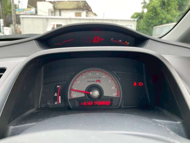 気になるお車がありましたら右の電話番号から直接お店にお問い合わせください。支払方法から車両情報、状態までなんでもご説明させて頂きます。スタッフ一同ご連絡お待ちしております。