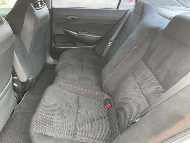 気になるお車がありましたら右の電話番号から直接お店にお問い合わせください。支払方法から車両情報、状態までなんでもご説明させて頂きます。スタッフ一同ご連絡お待ちしております。