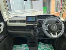 メーターやシフトレバー、スイッチ位置など運転席回りの配置はしっくりいきたいものですね！まずは座ってチェックしてみてください♪