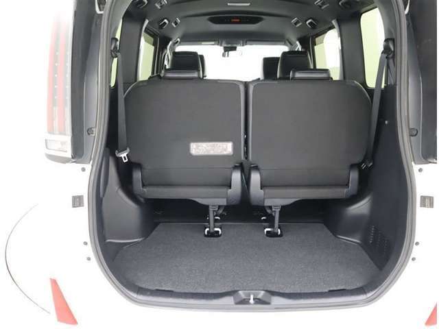 ラゲージスペースだって広々です！車種によっては床下収納やシートを動かして更にお荷物積めちゃいます♪