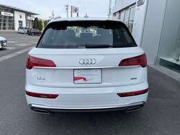 Audiの誇るべき流れるウインカーはLEDが細かく綺麗に流れます。