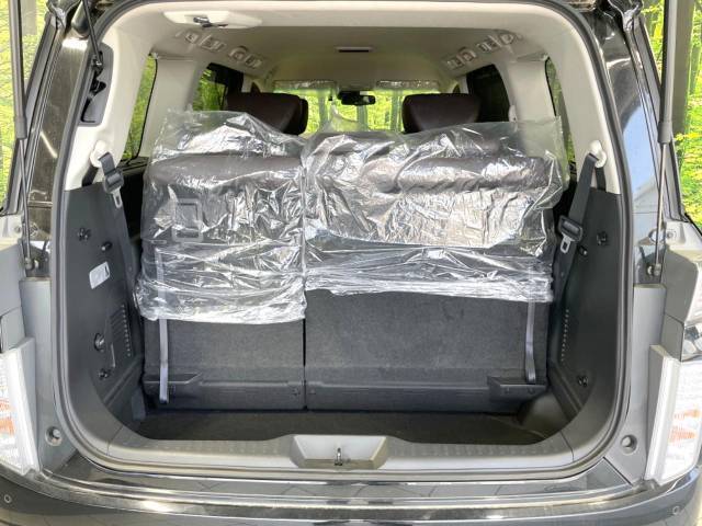 普段のお買い物や通勤、送迎等に十分な荷室スペースを確保しております。セカンドシートを倒すと、大きな荷物の積載も可能です♪