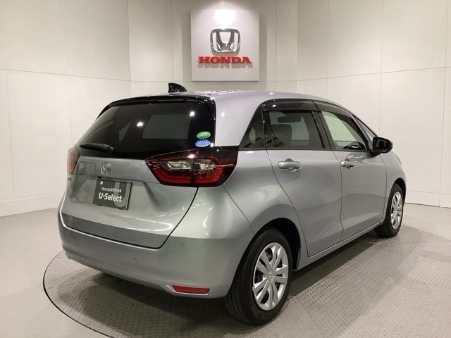 【Honda認定中古車 U-Select】　は3つの安心をお約束します。　1　Hondaのプロが整備した安心。 2　第三者機関がチェックした安心。　3　購入後もHondaが保証する安心。