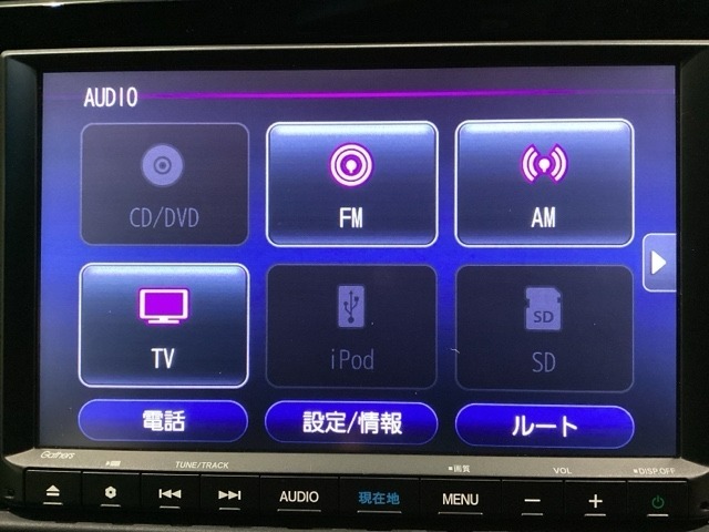 ワイド画面のナビゲーションはフルセグTV、インターナビ対応のGathers純正メモリーナビを搭載しています。Bluetoothオーディオ機能がありますので、スマートフォンなどの音楽も再生できます。