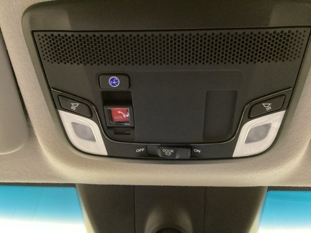 Honda CONNECT搭載車です。「Honda Total Care プレミアム」に加入頂くと、「緊急サポートセンター」や「Honda ALSOK駆けつけサービス」などのサービスが受けられます。