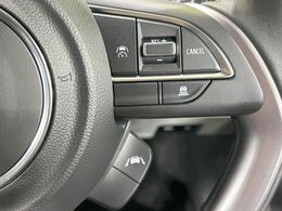 【アダプティブクルーズコントロール】高速道路での長距離走行が楽に！！自動で速度を保つクルーズコントロールが、衝突軽減システムと連携し、前方の車両を感知して車間を保つように速度調節してくれます！！