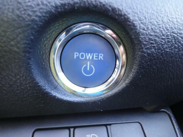 ［キーレスプッシュスタートシステム］リモコンキーが車内にある状態でブレーキを踏みながらボタンを押すだけで、エンジンのスタートが出来ます！
