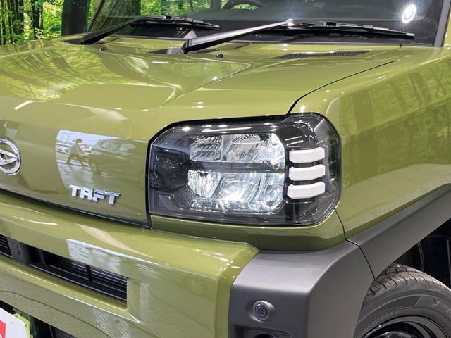 【LEDヘッドライト】悪天候や夜間走行時も良好な視界を確保し安心して運転できる高輝度LEDヘッドライトを装備！点灯速度が早く、消費電力も抑えられています。