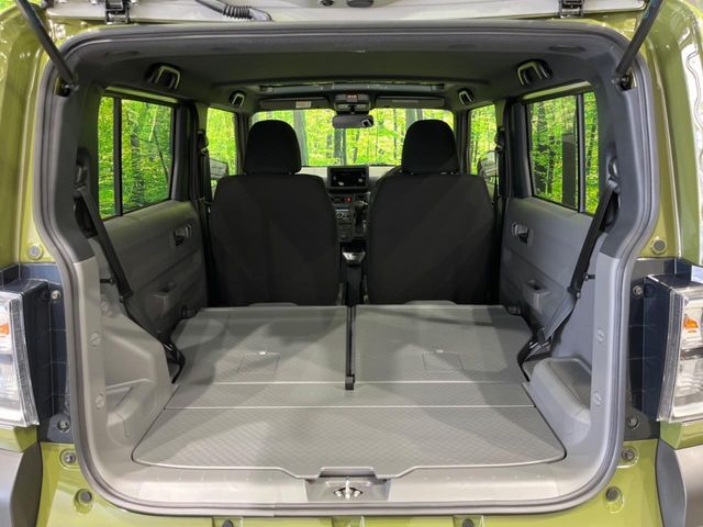 後席を格納すると、これだけの広さが！シーンに合わせたシートアレンジで、大きな荷物も積むことが出来ます♪