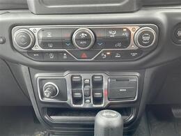 納車前に内外装のクリーニングをいたします。各種コーティング（別途有料）もご用意しておりますので、是非ご相談ください。