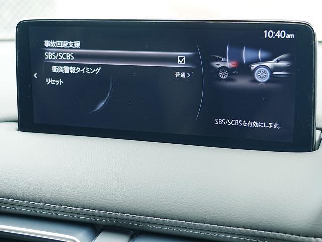 こちらのお車には先進安全装備が多数搭載されています。衝突被害を回避あるいは軽減するためのブレーキや、後方死角からの接近警報、車線逸脱を防止する警報装置など、詳しくはスタッフまでお尋ねください。