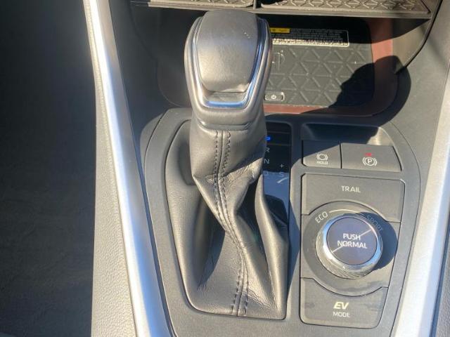 お車に合わせて無料保証以外にも、保証範囲、期間、距離を拡充させた有料保証もご用意しております！中古車の購入が初めてで不安・・・というお客様もご安心ください！