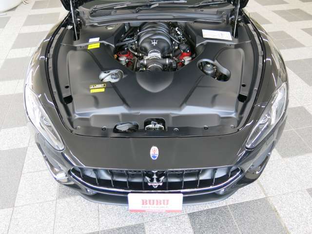 4700ccの大きな心臓を備え、見た目だけでなくクオリティ高い走りをご堪能下さいませ。