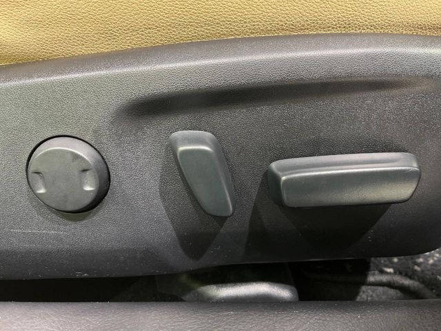 【パワーシート】スイッチ一つで簡単にシートの微調整が可能！電動だから力もいりません！快適なシートポジションにセットして、快適なドライブをお楽しみください。