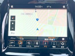 ●Jeep純正ナビ:一体感のあるナビは、高級感ある車内を演出してくれます。オーディオ機能も充実しておりますので、運転もより楽しめます♪