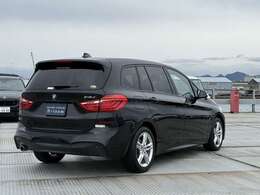 塗装に目だつ色褪せやクリア―剥げなども無く，非常に綺麗な状態です。別途，ガラスコーティング施工なども承りますので，是非ご相談ください。