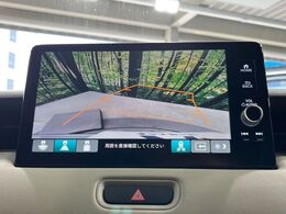 【バックカメラ】駐車時に後方がリアルタイム映像で確認できます。大型商業施設や立体駐車場での駐車時や、夜間のバック時に大活躍！運転スキルに関わらず、今や必須となった装備のひとつです！